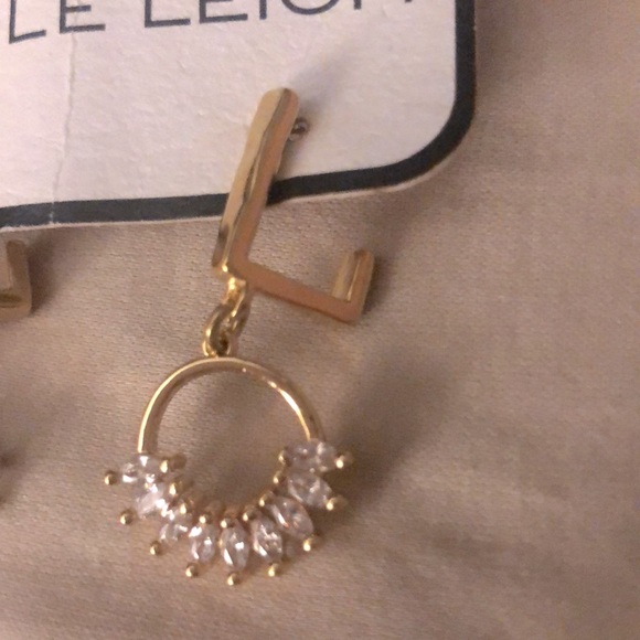 NWOT NICOLE LEIGH Gold Earring - Picture 2 of 3